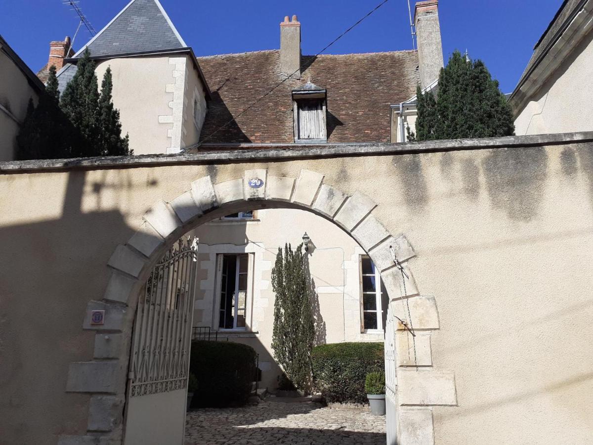 Le Logis De Saint Cyr Aparthotel Issoudun Exterior foto