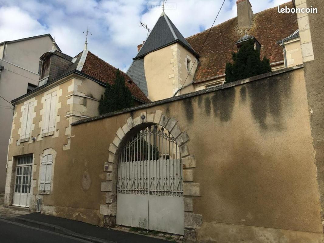 Le Logis De Saint Cyr Aparthotel Issoudun Exterior foto