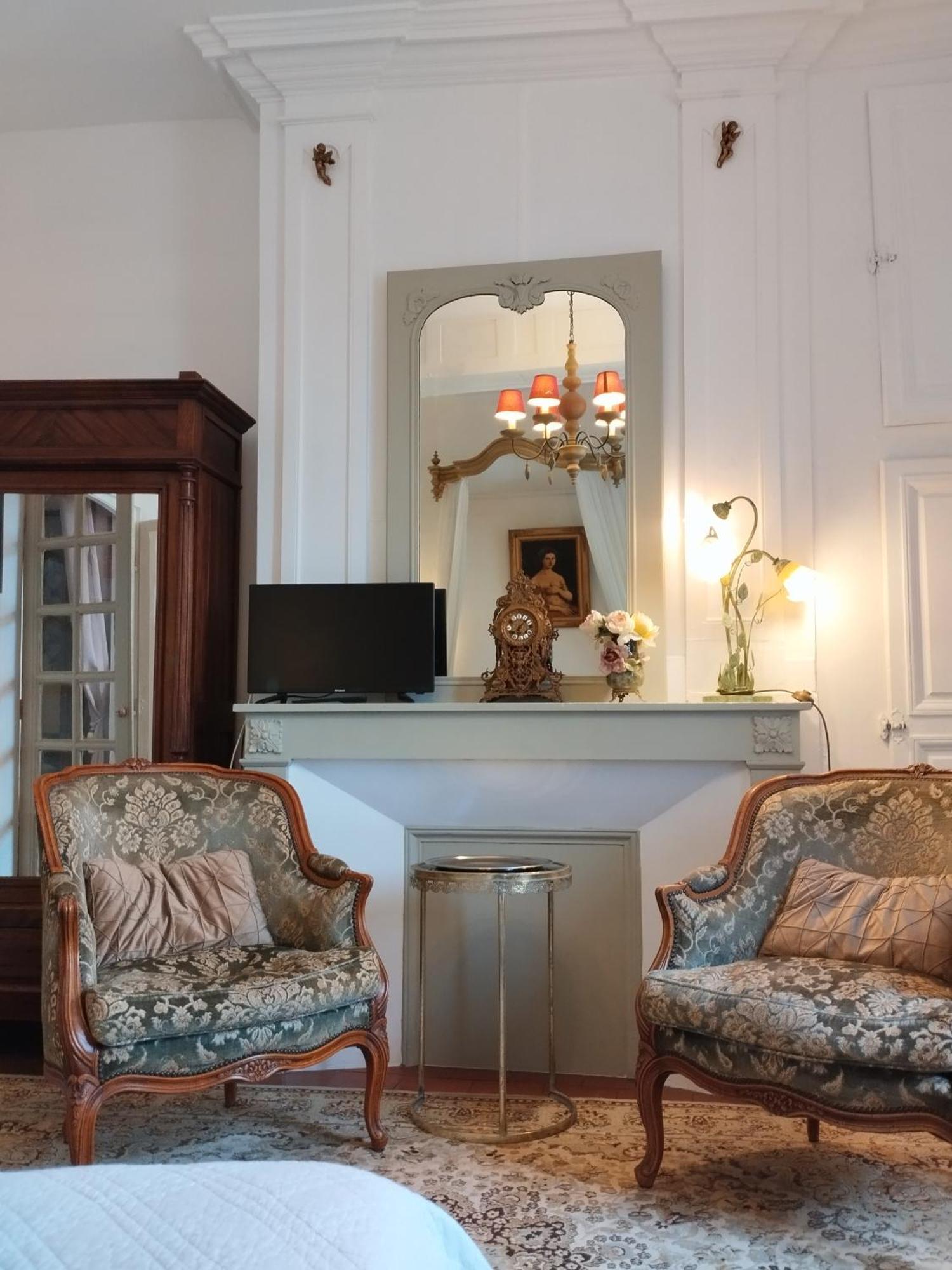 Le Logis De Saint Cyr Aparthotel Issoudun Exterior foto